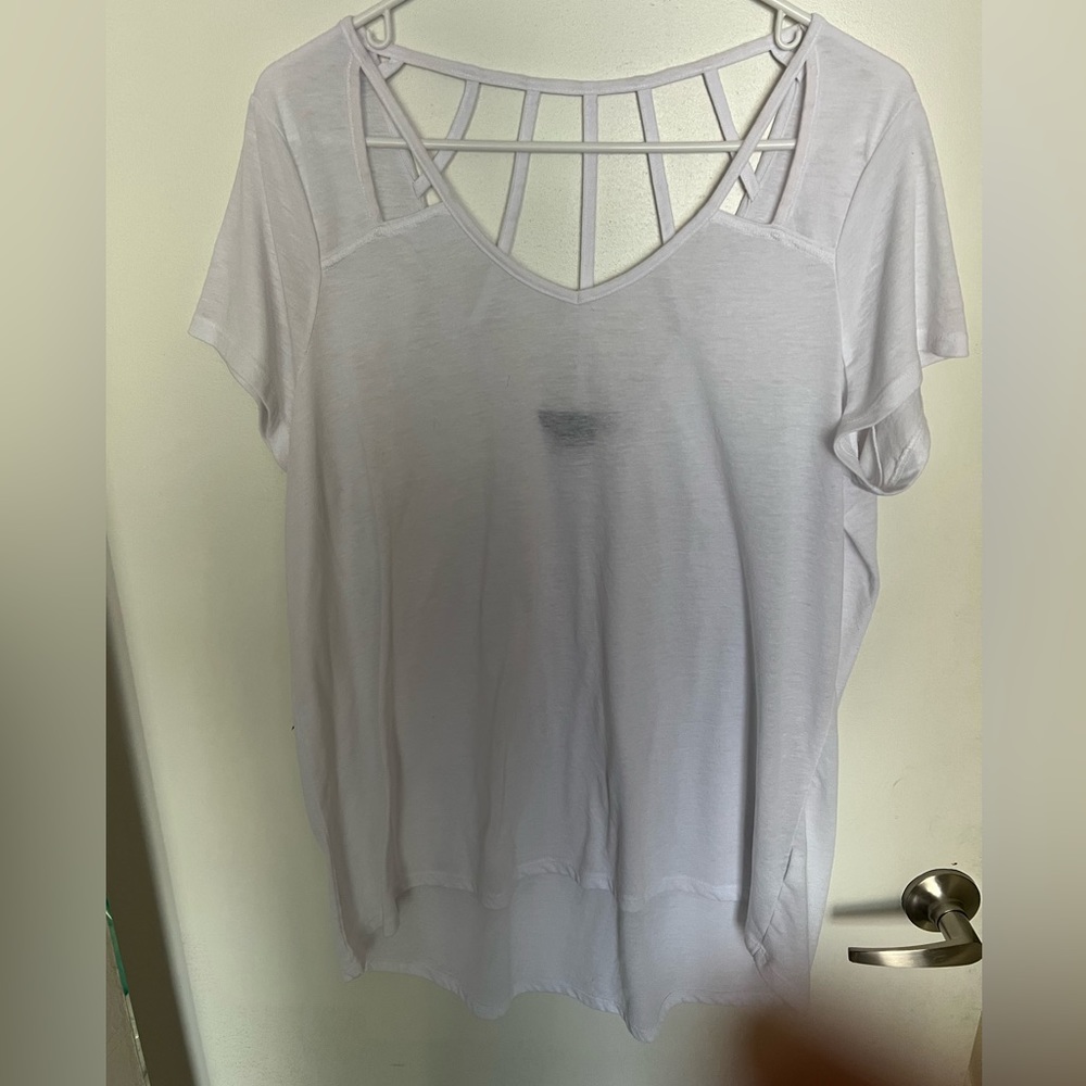 White t-shirt with cute lattice back